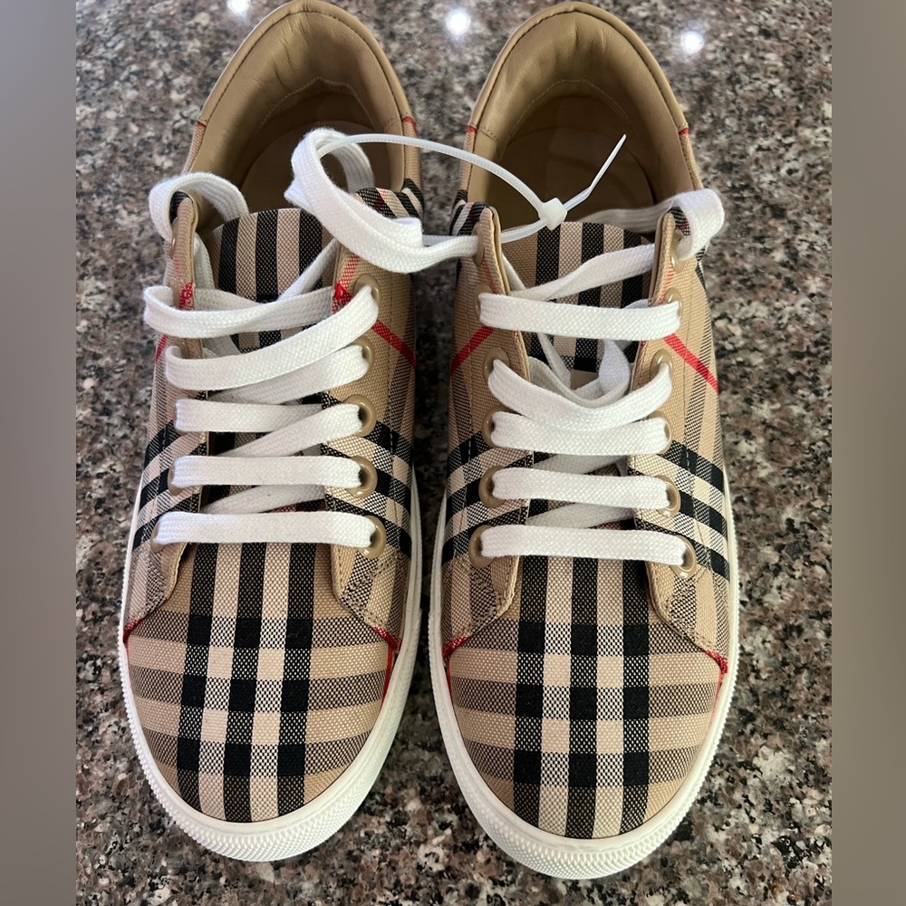 NEW Burberry Women’s Albridge Check Low-Top Sneakers 37.5